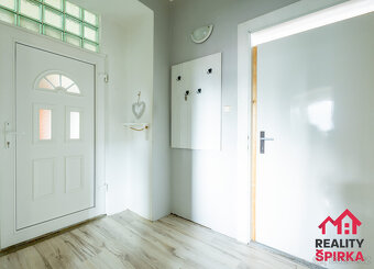 Prodej bytu 4+1, 97 m2, a nebytového prostoru, Brněnská, Mo - 10