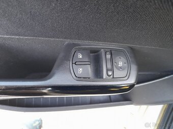 OPEL CORSA 1,2i16V,KLIMA,5xDVEŘE,MODEL 2009 - 10