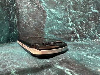 PSP 3000 Piano black perfektní display - 10