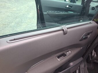 Peugeot 5008 2,0 HDi - 10