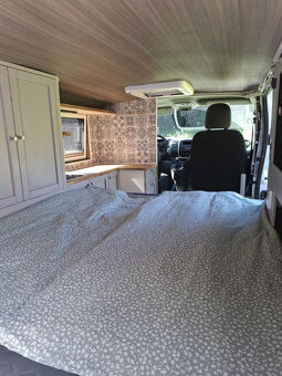 obytný Renault Trafic L2H1 soběstačný celoroční Campervan - 10