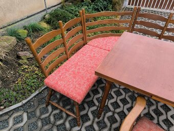 Rohová jídelní lavice, rozkládací stůl a židle - 10