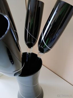 Skleněná souprava na sekt-černé sklo s čirým,bílá linka - 10