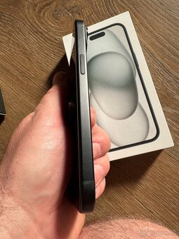 Zánovní IPhone 15 128gb - 10