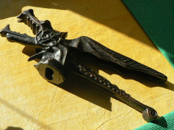 PIVNÍ (sklo, otvíráky, polštář)+VINNÉvěci, NOŽE aj. - 10