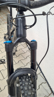 YT Capra 29 CORE, Vzduch. tlumiče FOX, SRAM NX 1x12, Rám M - 10