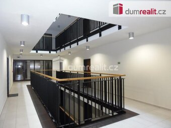 Pronájem 2+kk 60m2 P5 Stodůlky novostavba terasa garáž nezař - 10