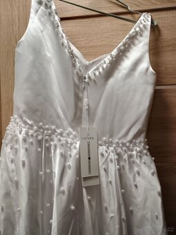 Krásné svatební šaty s perlami - 10