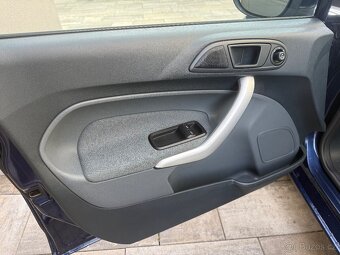 Ford Fiesta 1.2i 60kW/2010/5 dveří / klima/ Výhřev - 10