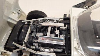 1:18 JAGUAR E-TYPE - 10