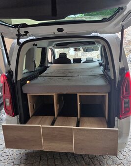 obytná vestavba kempovaci Pick-up MPV spací vestavba - 10