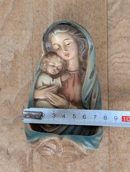 V náruči Panny Marie - Nástěnná kropenka. - 10