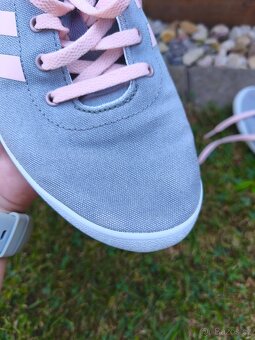 Dámské boty ADIDAS šedé ve vel. 40 - 10