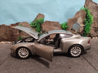 prodám model 1:18 aston martin vanquish - 10