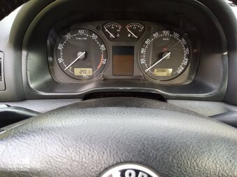 Prodám Škoda Octavia 1.6 benzín r.v.2002 - 10