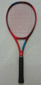 YONEX VCORE 98 305g Tango Red, 2021, grip 4, posledný kus - 10