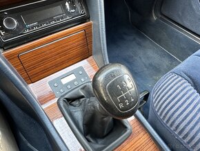 MB W124 rok 1991 260E 118kw 2,6 benzín - 10