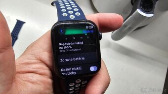 Apple Watch 7 black 45mm - drobná chyba - 10