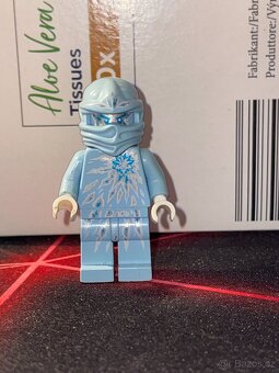 Lego postavičky nebo součástky - 10