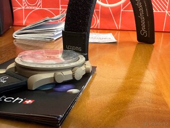 Hodinky Omega x Swatch - Mission to Jupiter, SO33C10 - 10