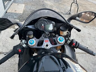 Aprilia RSV 1000R Factory - 10