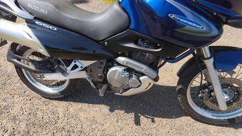 Suzuki XF 650 Freewind - 10