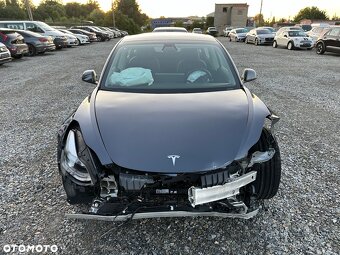 VÝKON ZDVIHU TESLA 3 DVOJITÝ MOTOR S DLOUHÝM DOSAHEM Rok v - 10