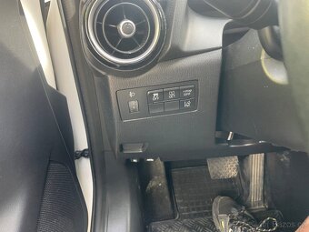 Mazda 2 66kw 2015 AT - 10