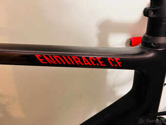 KARBONOVÉ SILNIČNÍ KOLO: CANYON ENDURACE CF - 10