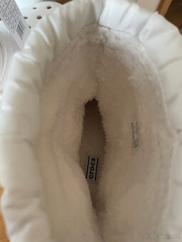 Bílé zimní kožíškové sněhule original Crocs, vel. 39 - 10