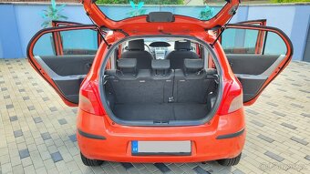 Toyota Yaris 1,0i - 51kw. HEZKÝ STAV - 1 MAJITEL. EURO 4 - 10