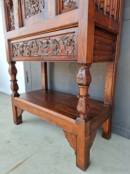 Starožitný masivní vyřezávaný kabinet - 10