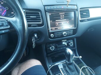 Volkswagen Touareg 3.0 TDI,NOVÁ STK,TAŽNÉ,ZIMNÍ LETNÍ - 10