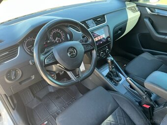 Škoda Octavia Combi 2.0 TDI RS DSG - 10