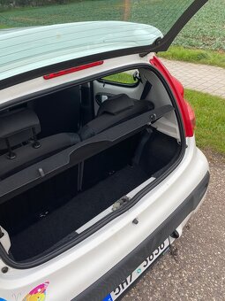Peugeot 107 1,0i manuál 2011 - 10