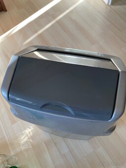 Kuchyňské nádobí a koš - 10