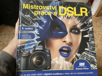 2x Objektiv, Fotoaparát-digitální zrcadlovka; Brašna, Kniha. - 10