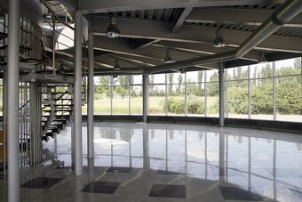 KOMERČNÍ SHOWROOM Staré Město u Uh.Hradiště - 10
