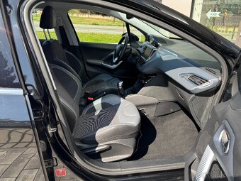 Peugeot 208 1.2 (81Kw) PureTech 110k ALLURE S&S MAN6 - 10