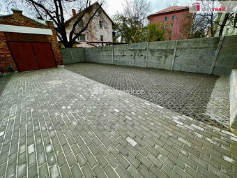 Pronájem zrekonstruovaného bytu 2+kk s terasou a parkováním - 10