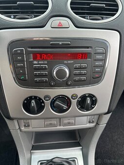 Ford Focus 1,6i 74KW VYHŘÍVANÉ PŘEDNÍ OKNO - 10