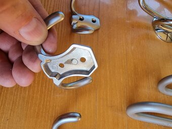 Háčky na věšáky - 10