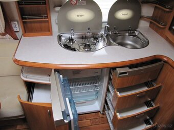 Prodám karavan Hobby 495 ufe,model 2008 + mover + předstan. - 10