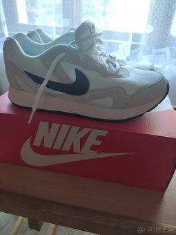 Prodám 2 páry NIKE, nenošené - pouze vyzkoušené - 10
