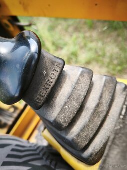 Komatsu PC12R váha 1500kg - 10