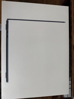 Macbook Air 13" 16GB RAM, 256GB SSD - 10