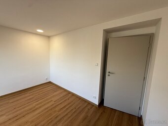 Byt 2+kk, 49m2, kompl. reko., vše v záruce, kuchyň na míru - 10