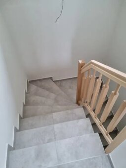 Pronájem dvoupodlažního řadového domu 4kk, 129m2 - 10