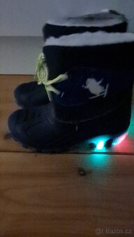 Nové chlapecké boty různé značky i velikosti - 10