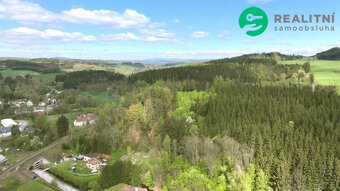 Rovinatá stavební parcela cca 350 m2 s rozlehlou... - 10